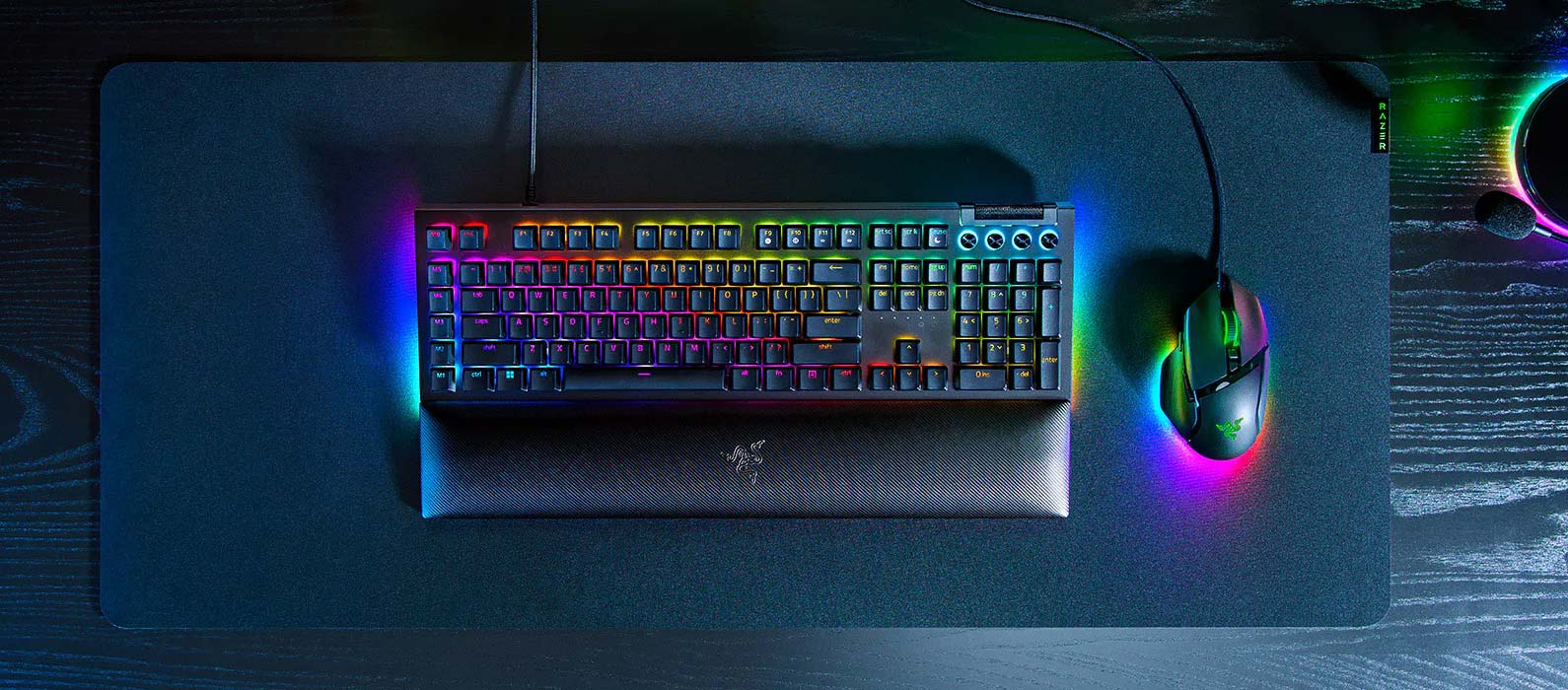 Razer BlackWidow V4 Green Switch | RZ03-04690500-R3F1